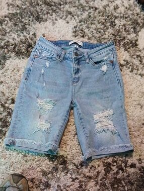 Judy Blue Light Distressed High Waisted Denim Bermuda Cuff Shorts  SzS